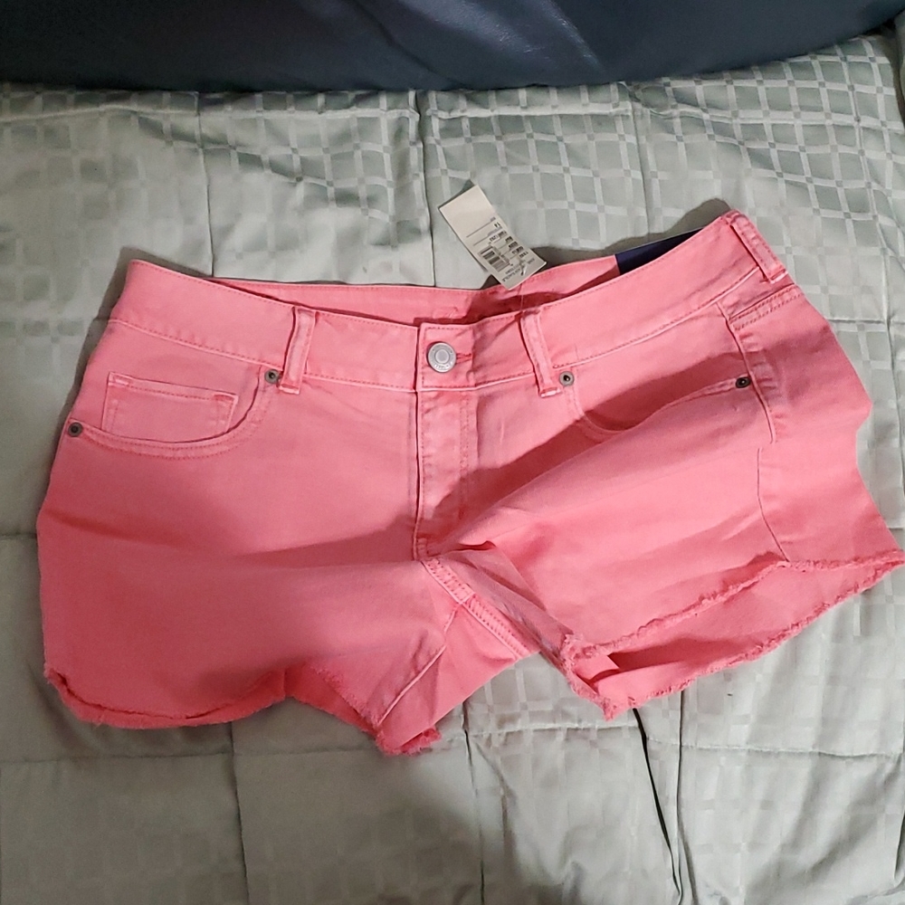 New American Eagle Outfitters Coral Midi Shorts Size 14, Size 16
